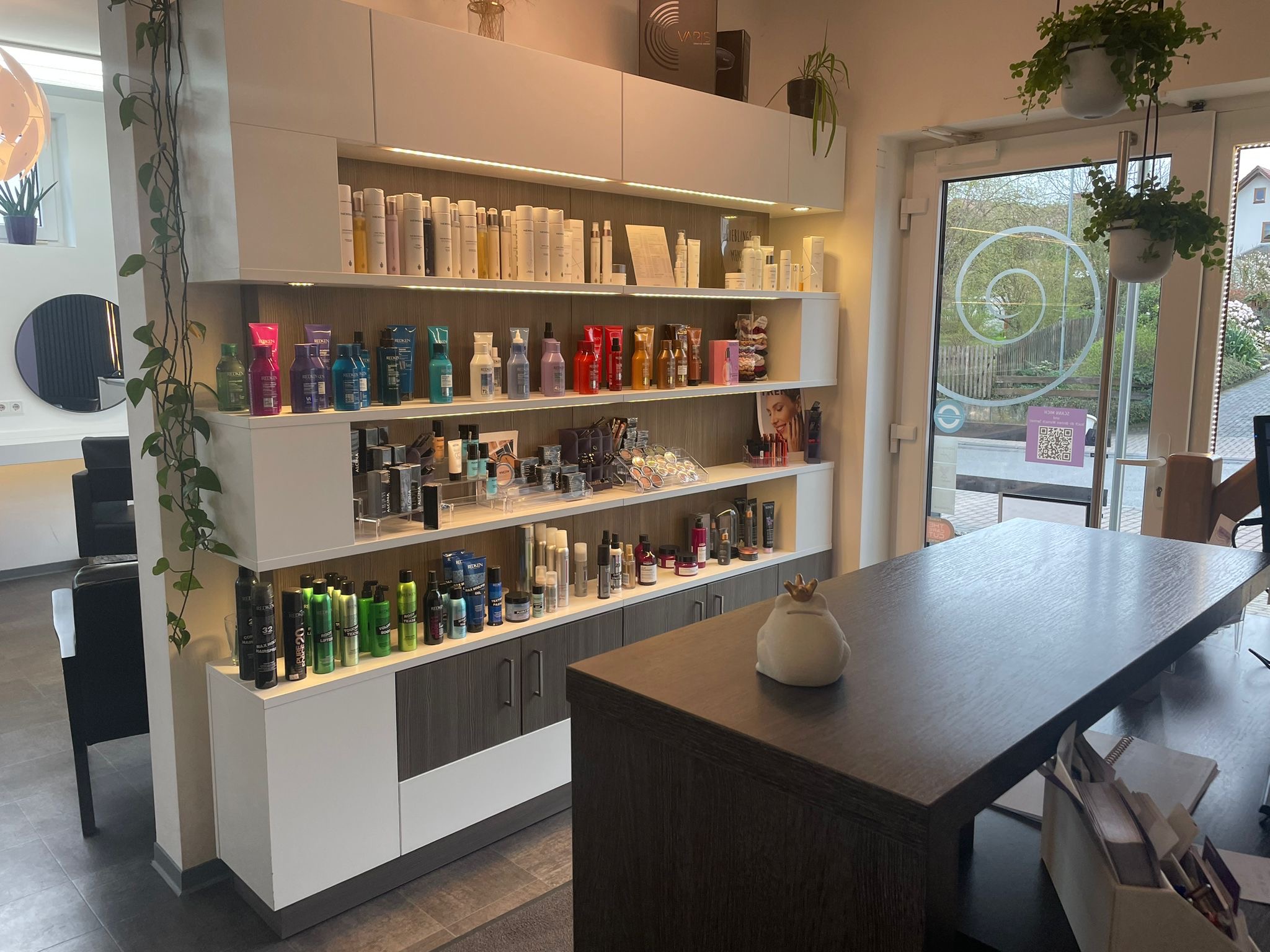 Hairlounge Breuna background image